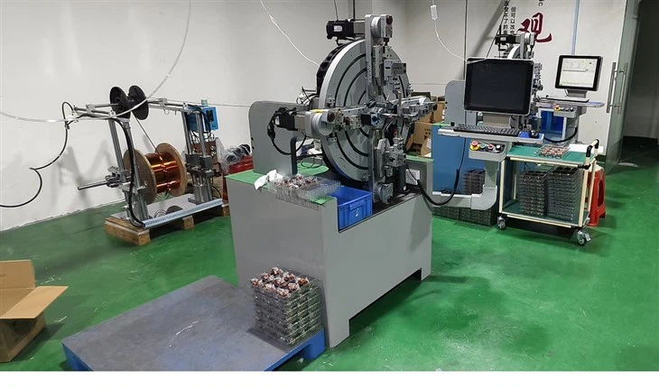 Màquina de bobinatge vertical de filferro pla CNC de 6 eixos